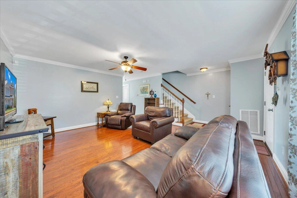1049 Haymore DR - Photo 7