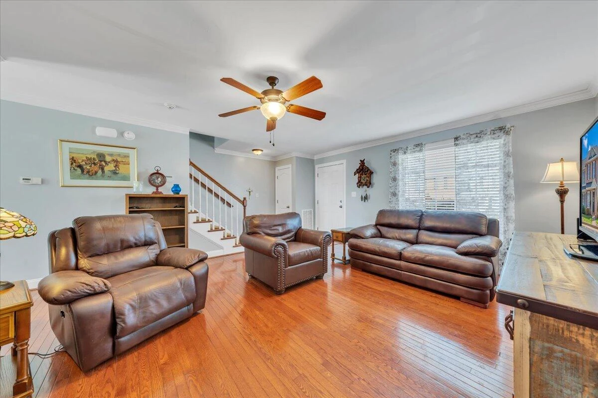 1049 Haymore DR - Photo 8