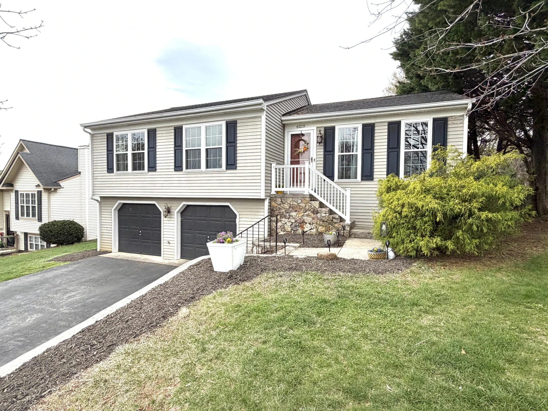 6219 Ashmont DR