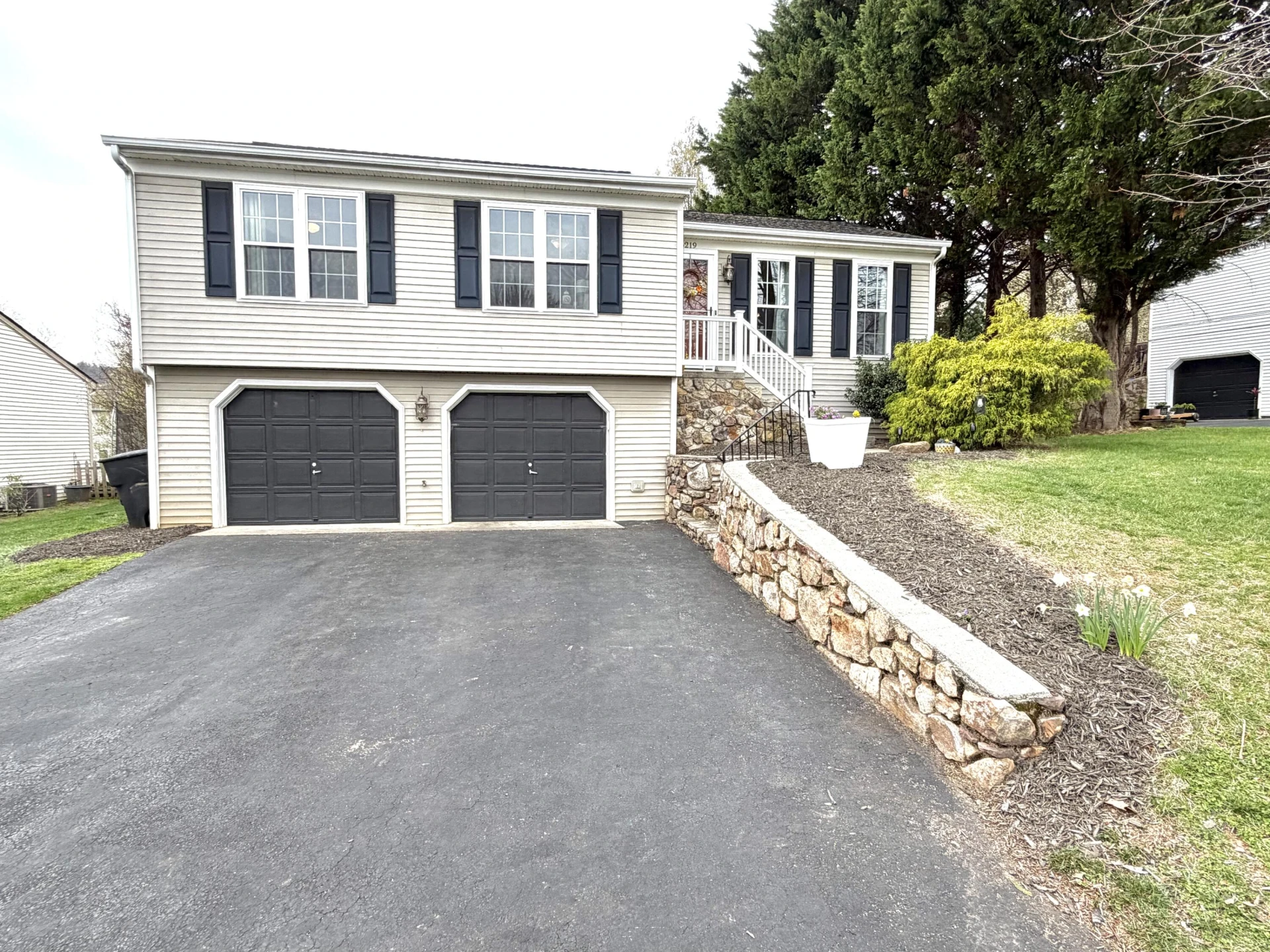 6219 Ashmont DR - Photo 2