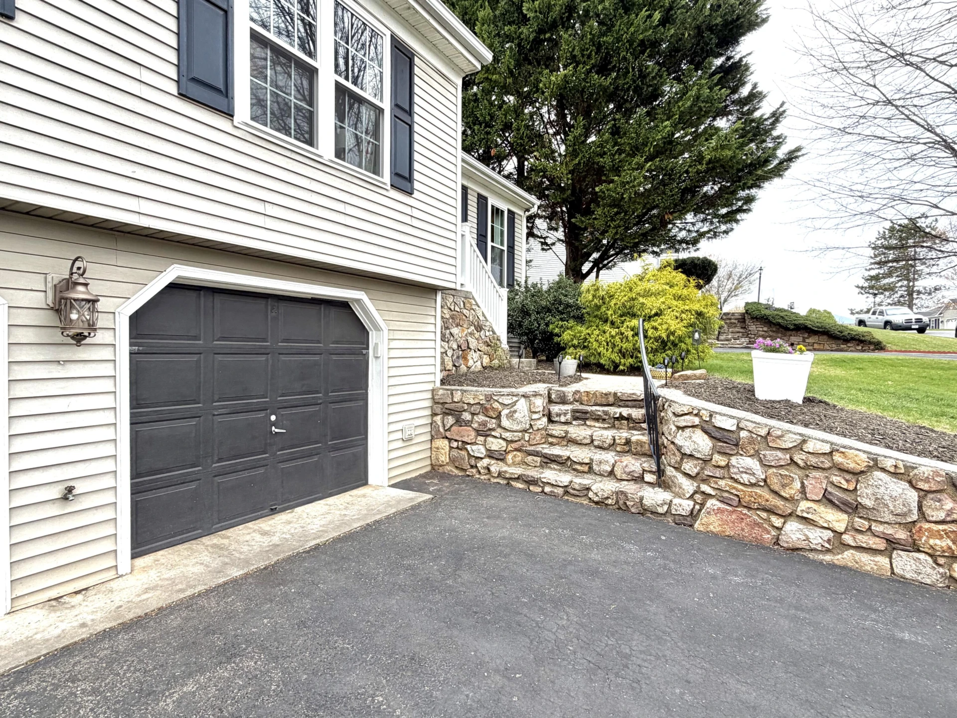6219 Ashmont DR - Photo 3