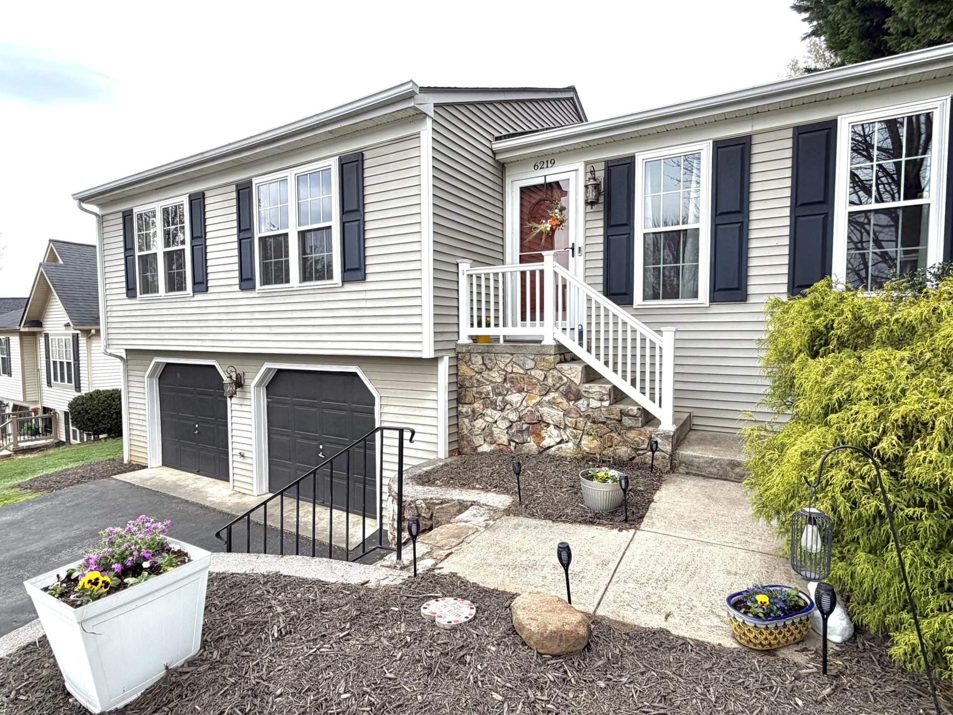 6219 Ashmont DR - Photo 4