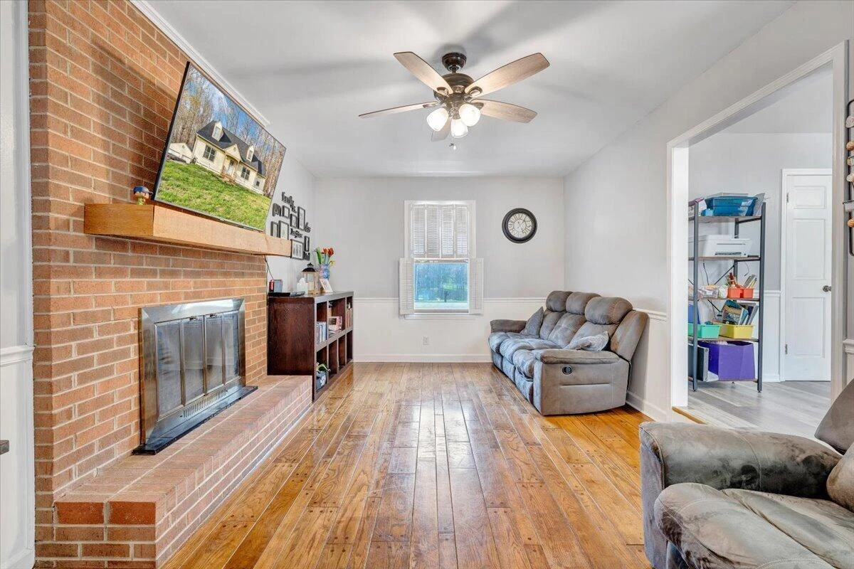 108 Concord CT - Photo 14
