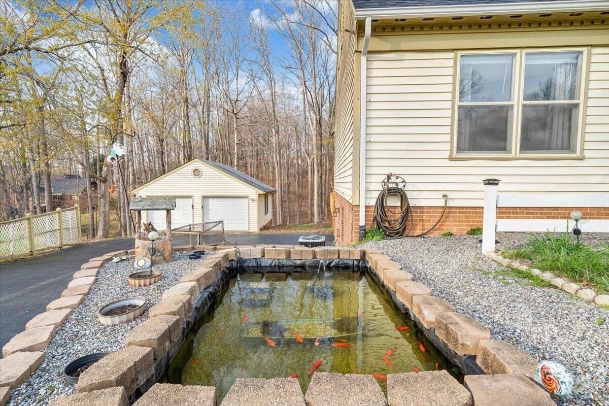 108 Concord CT - Photo 3