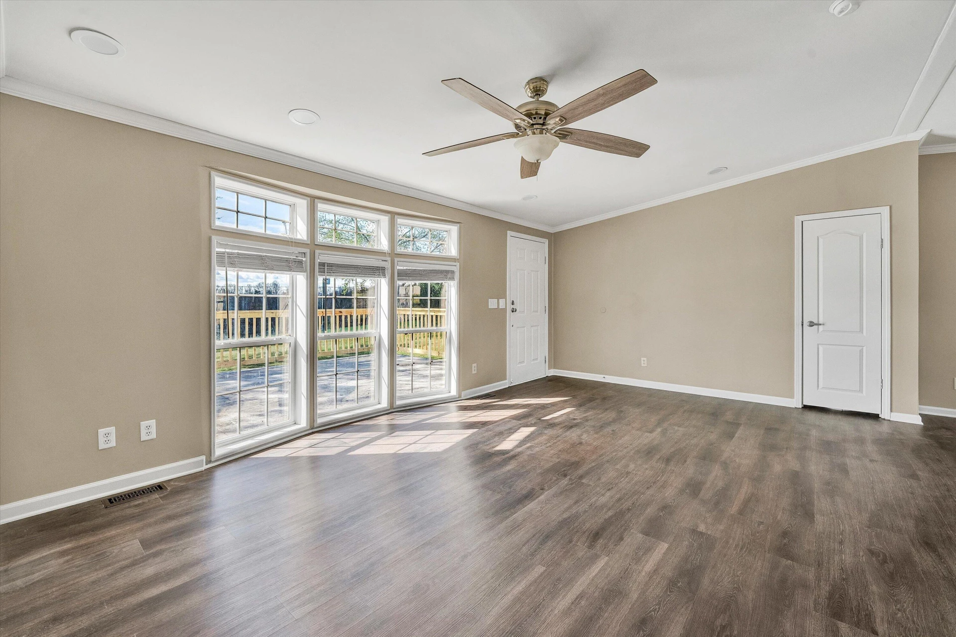 5555 DOE RUN RD - Photo 4