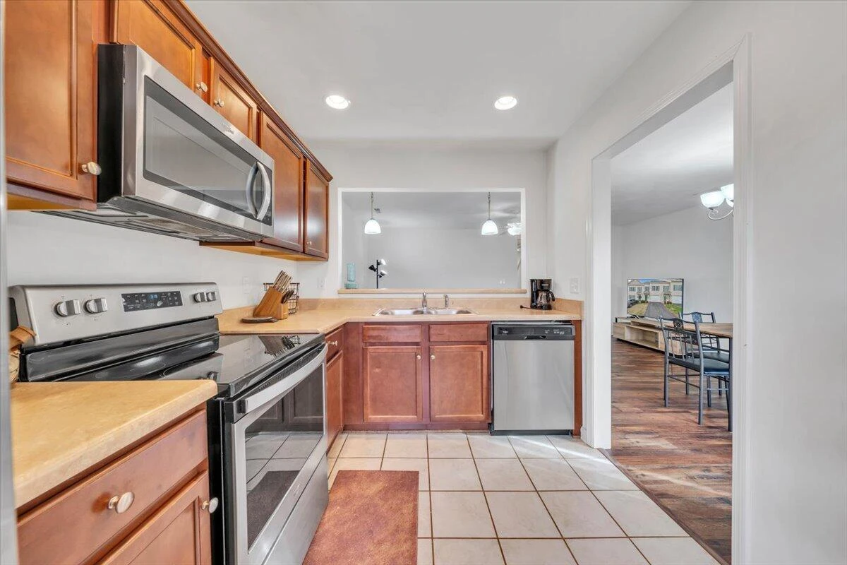 6810 Village Green DR - Photo 17