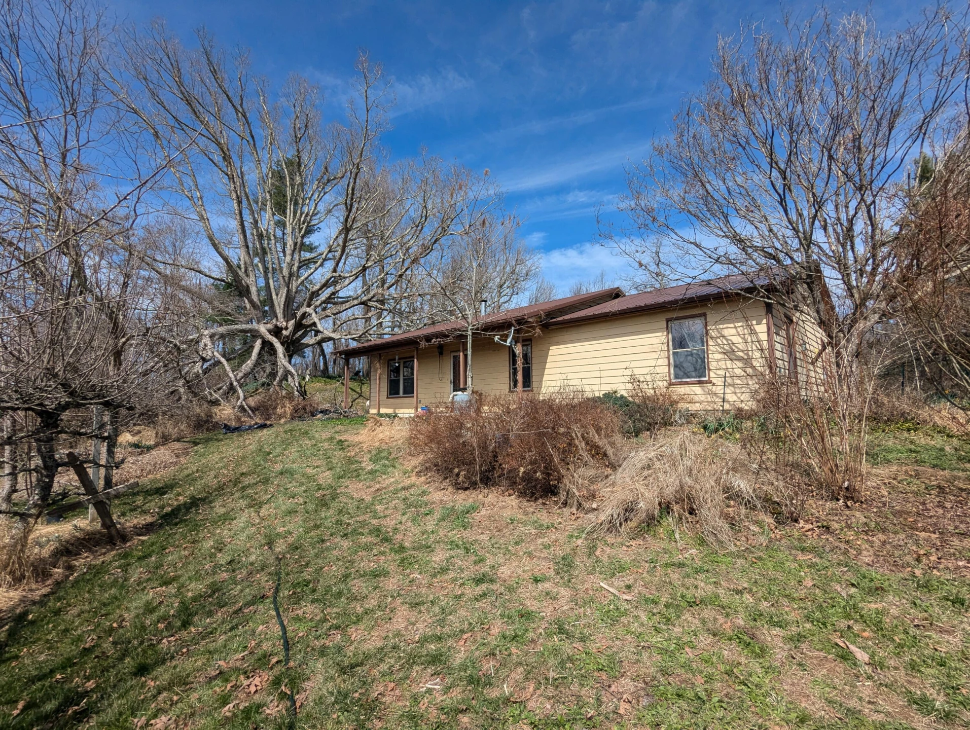 8926 Valley DR SE - Photo 13