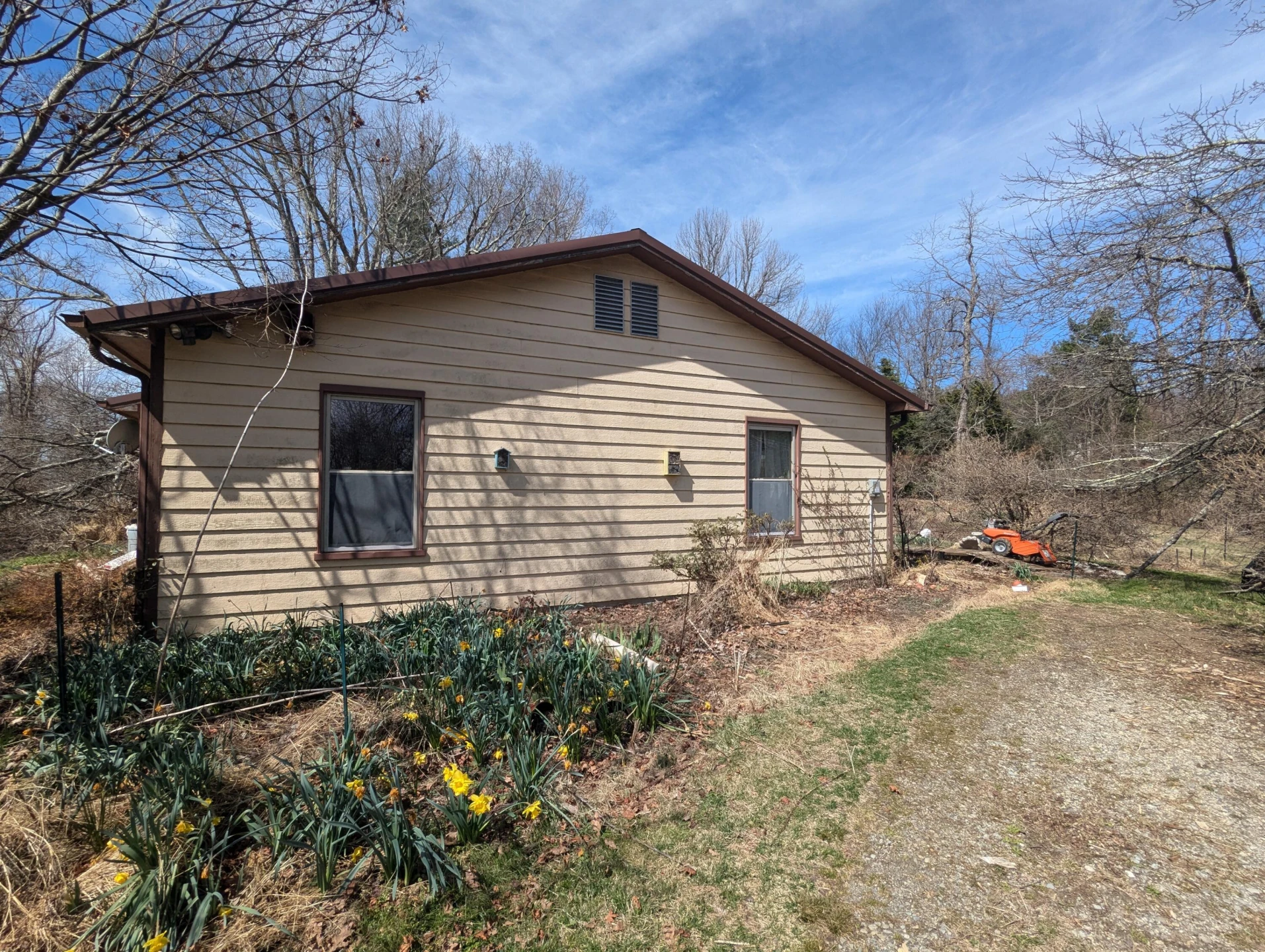 8926 Valley DR SE - Photo 29