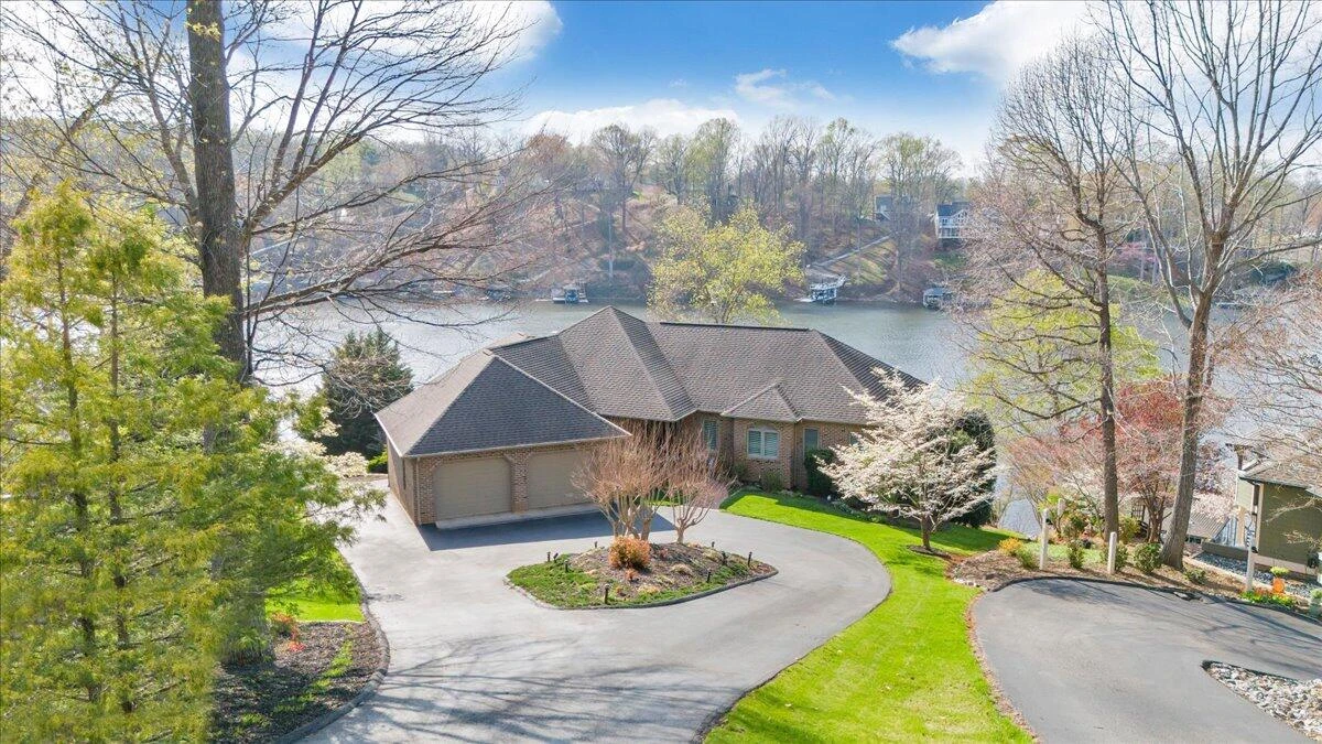 274 Village LN - Photo 2