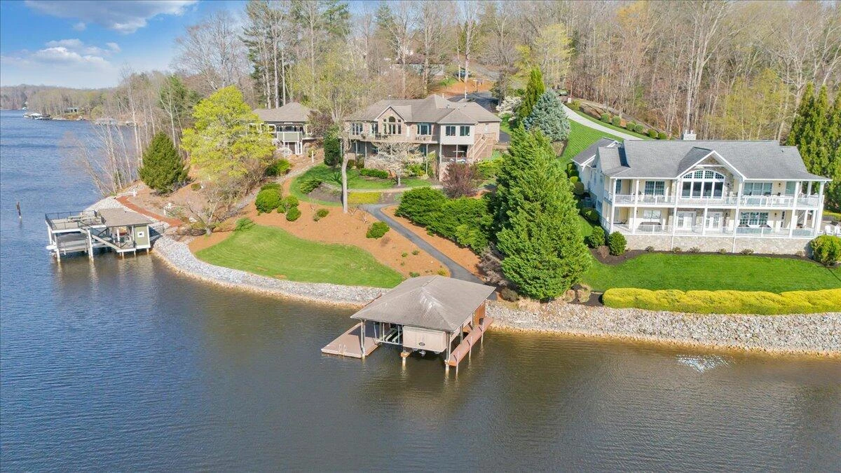 274 Village LN - Photo 4