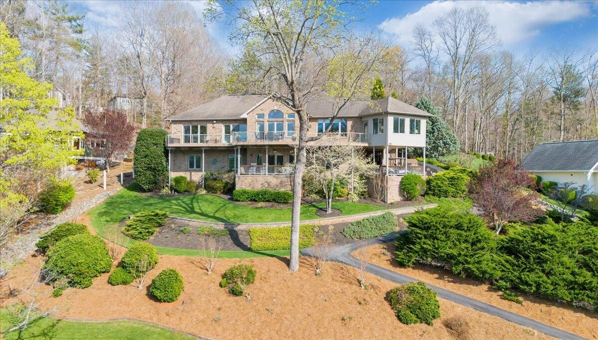 274 Village LN - Photo 5