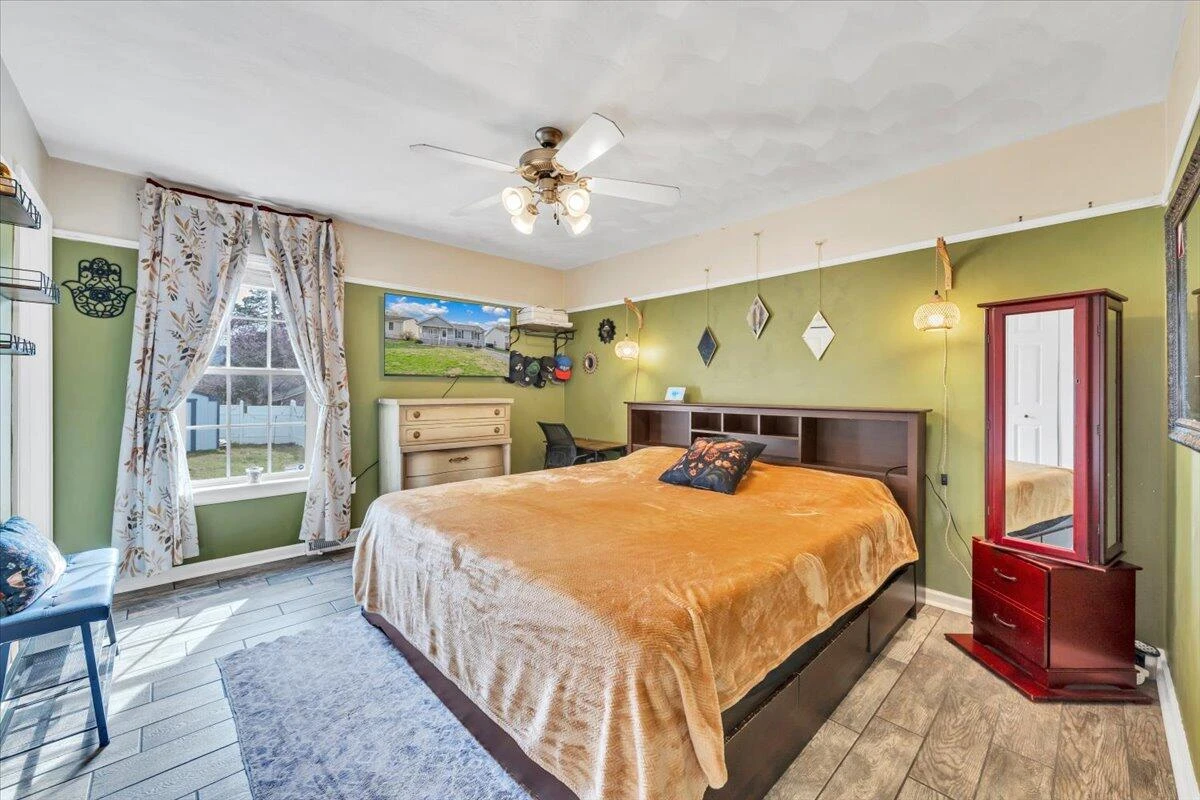 1697 Gordon AVE SE - Photo 16