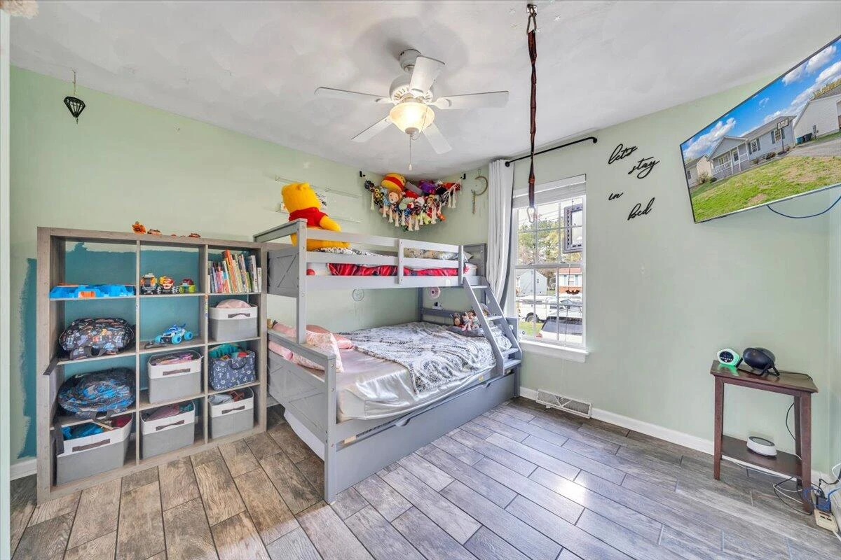 1697 Gordon AVE SE - Photo 20