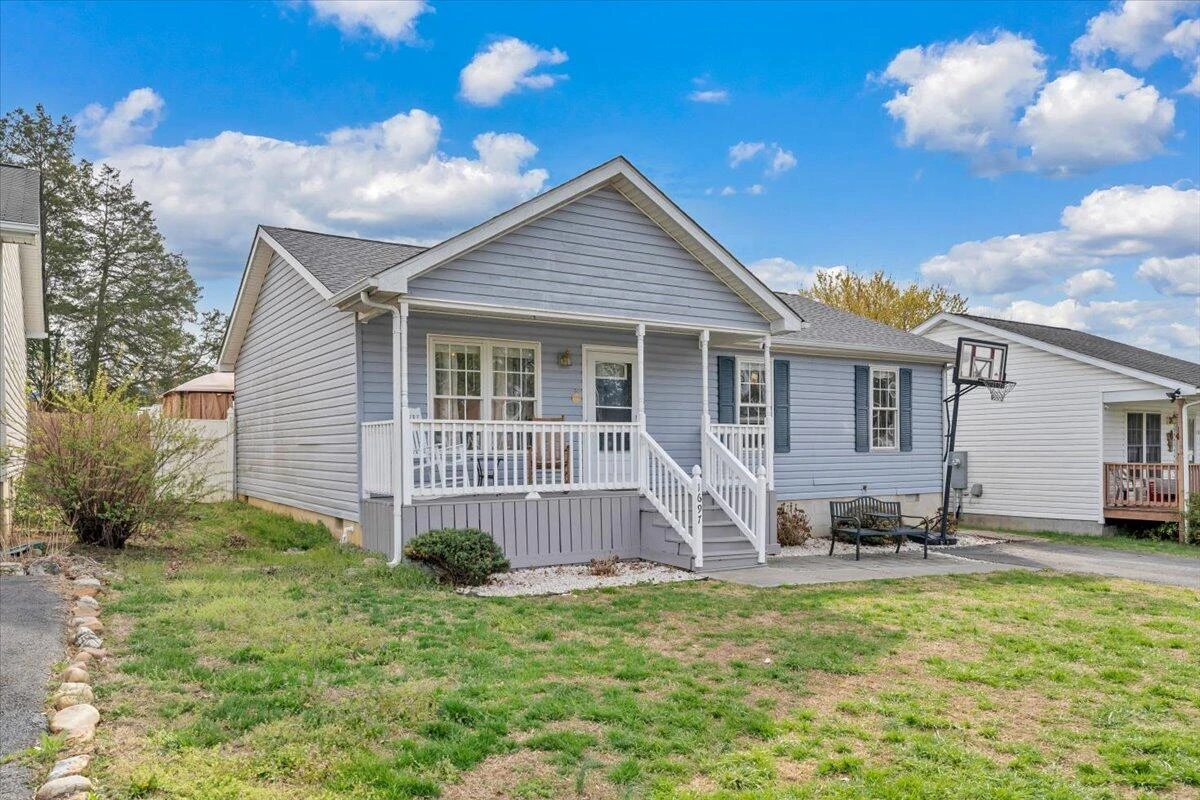 1697 Gordon AVE SE - Photo 3
