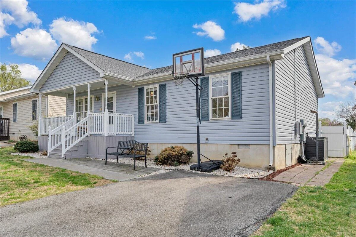 1697 Gordon AVE SE - Photo 34