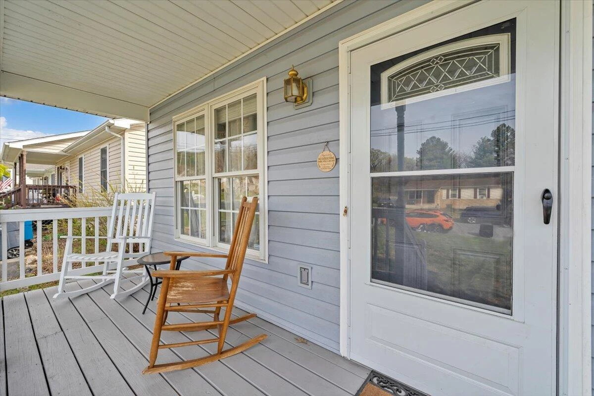 1697 Gordon AVE SE - Photo 5