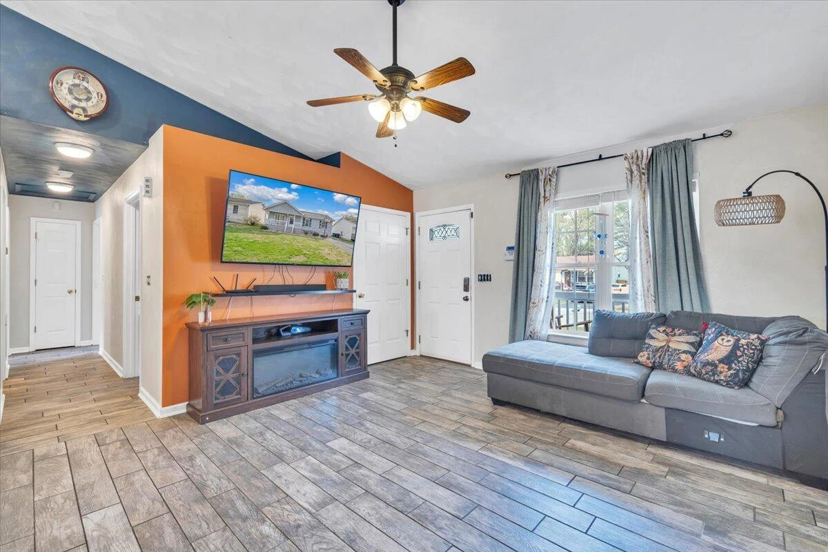 1697 Gordon AVE SE - Photo 9