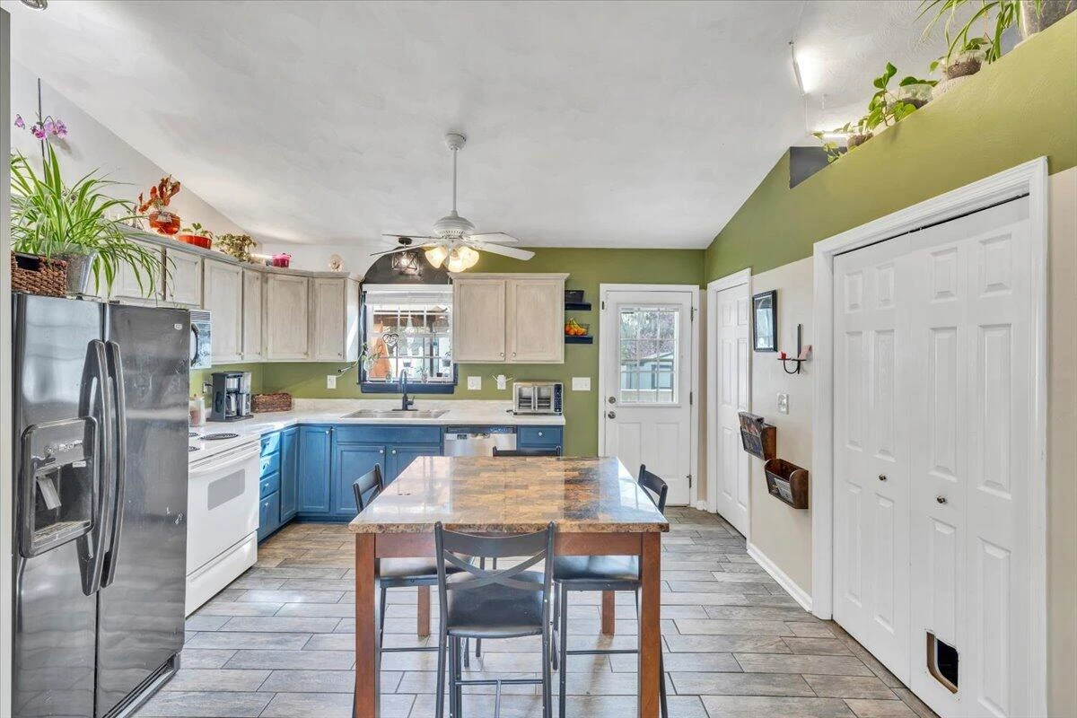 1697 Gordon AVE SE - Photo 10