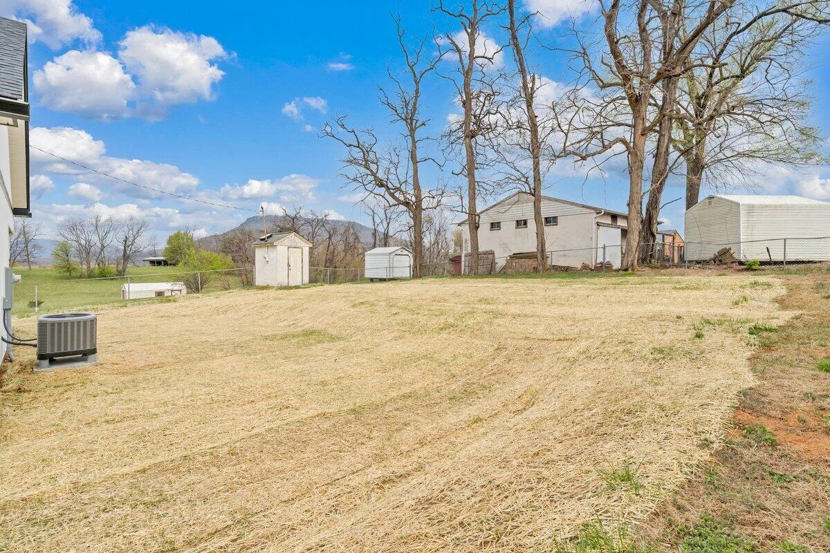 35 Rosamae DR - Photo 34