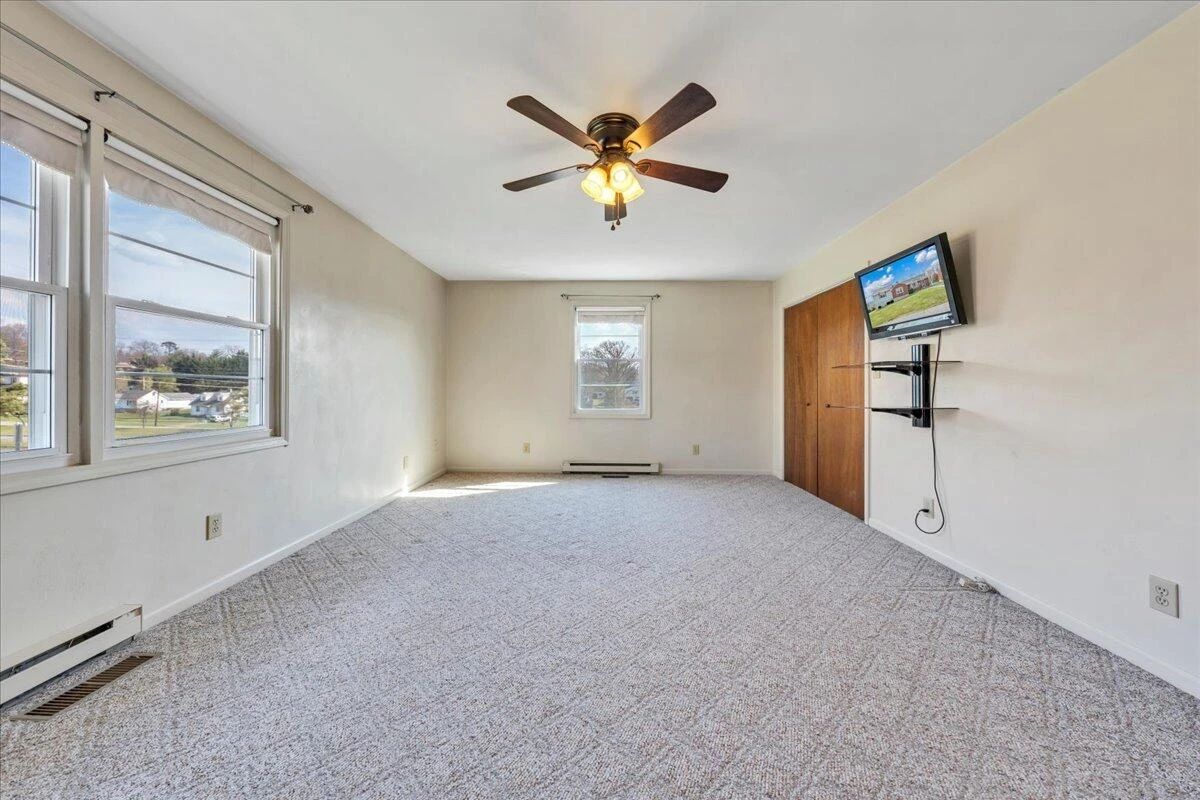19 Hillmount DR - Photo 16