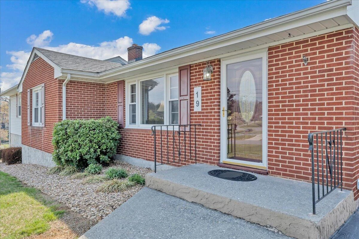 19 Hillmount DR - Photo 3
