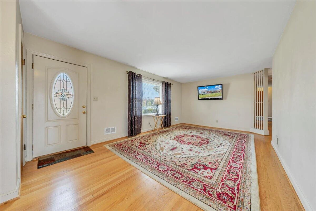 19 Hillmount DR - Photo 4