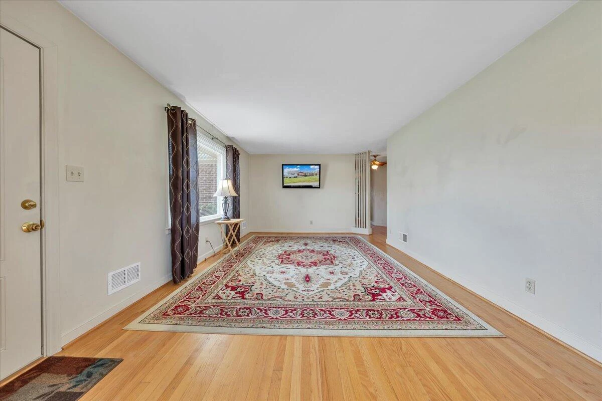 19 Hillmount DR - Photo 5