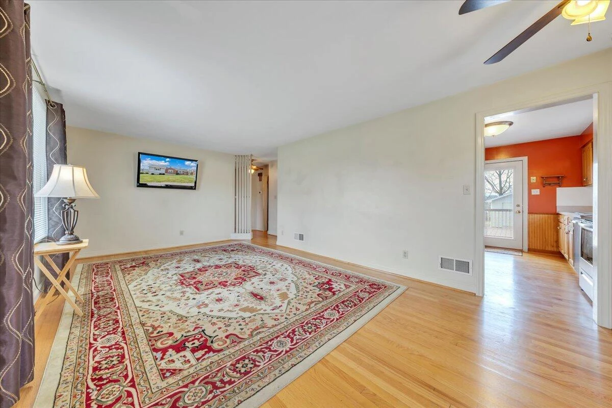 19 Hillmount DR - Photo 6