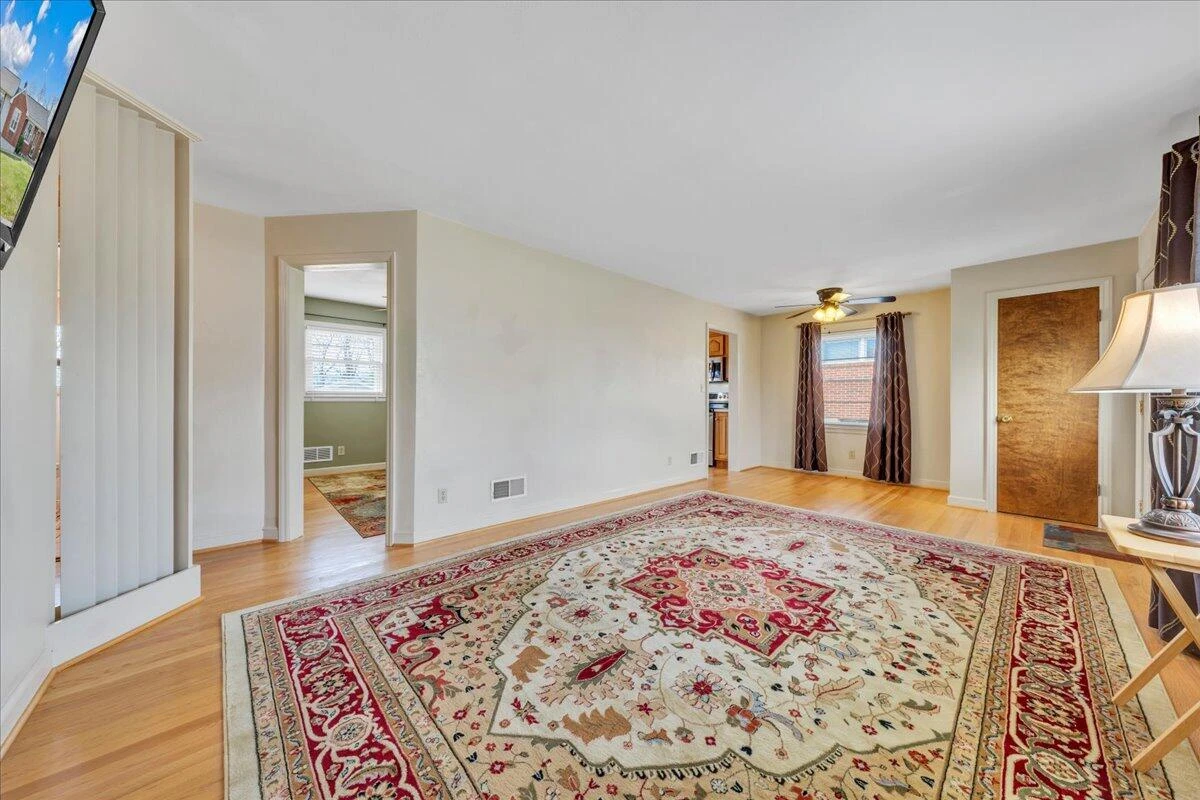 19 Hillmount DR - Photo 8