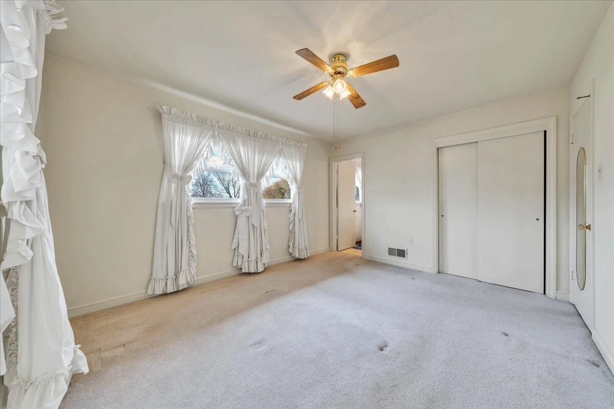 449 Cameron DR - Photo 18
