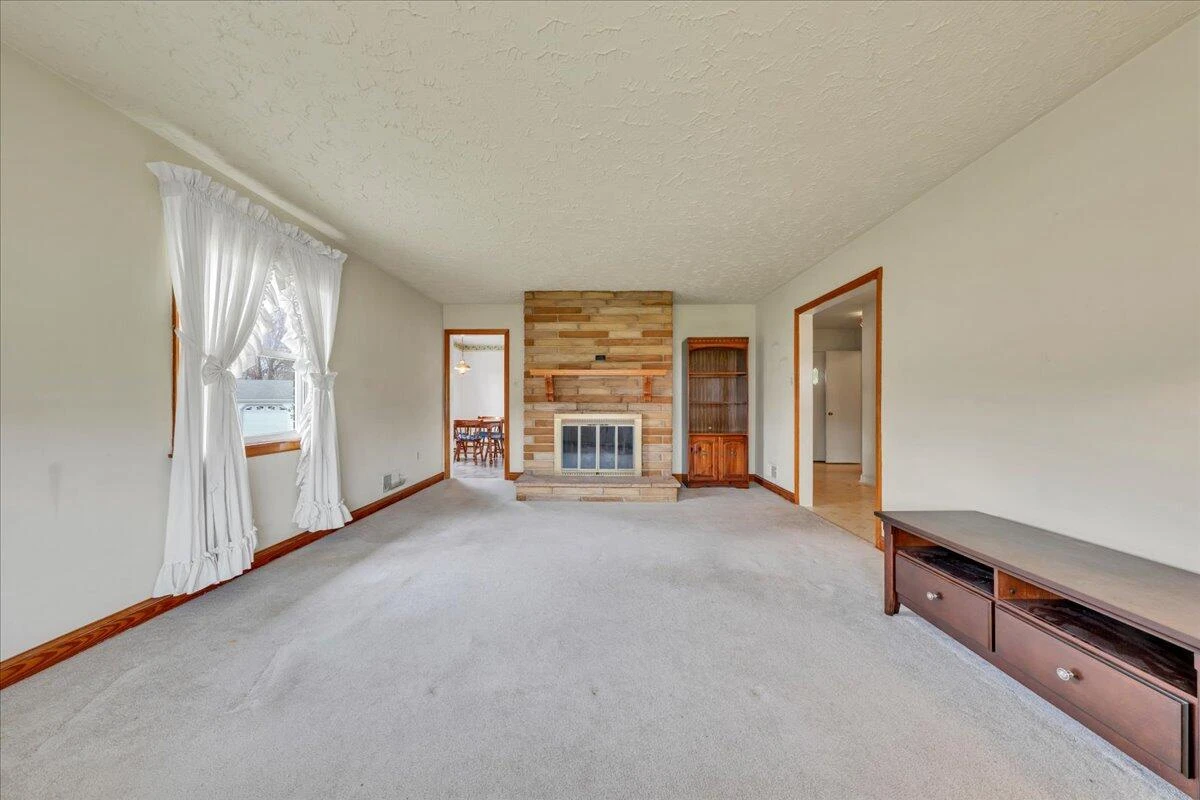 449 Cameron DR - Photo 8