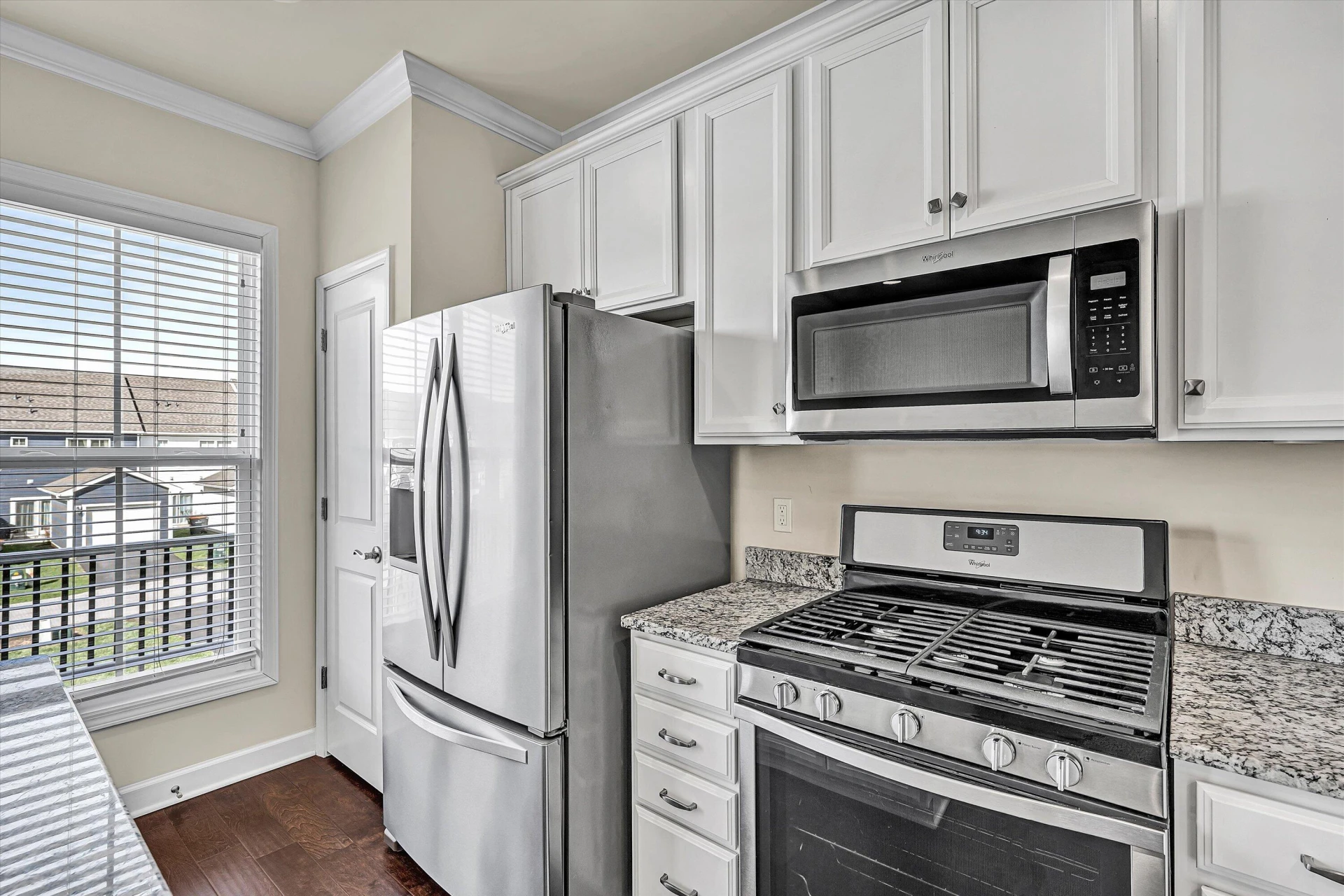 47 Broad ST - Photo 16