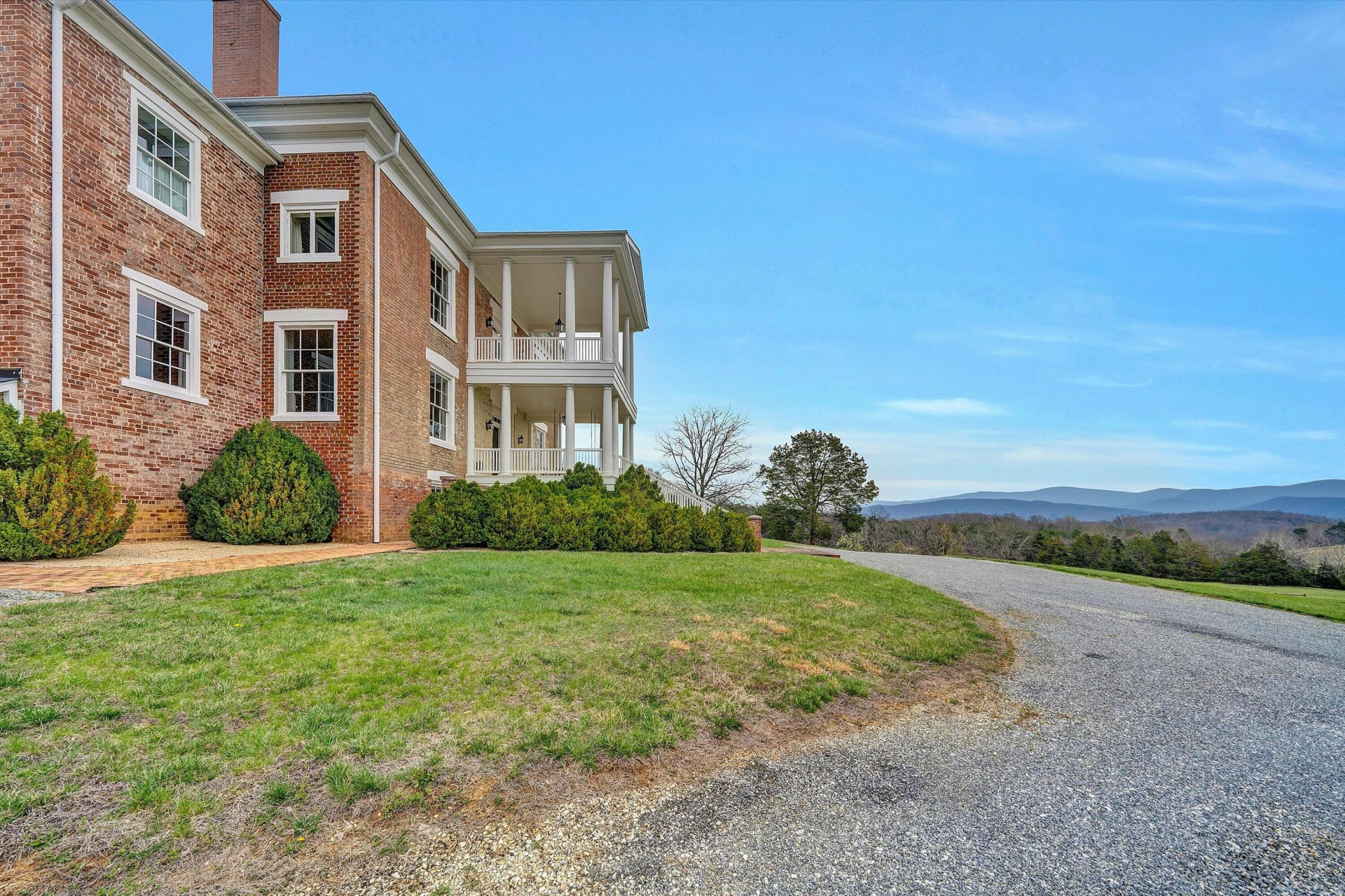 1066 Greyledge RD - Photo 15