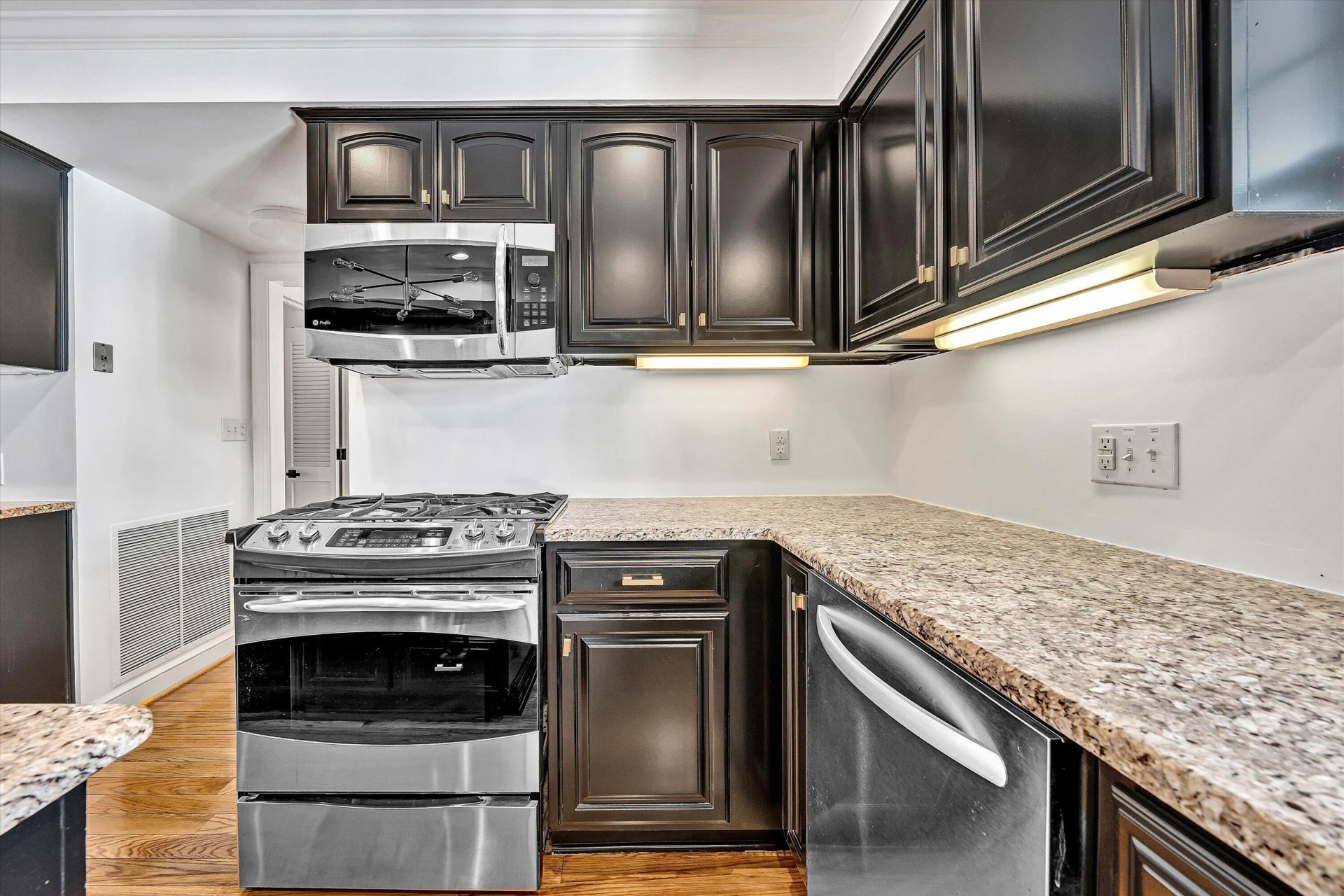 3725 Dogwood LN SW - Photo 17