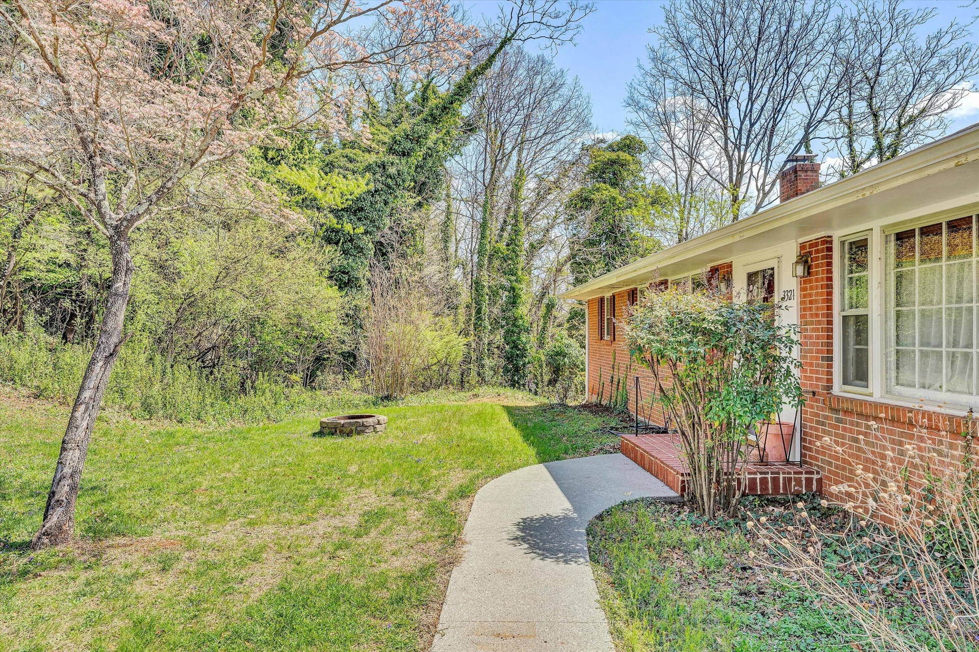 3321 Ledgewood AVE - Photo 4