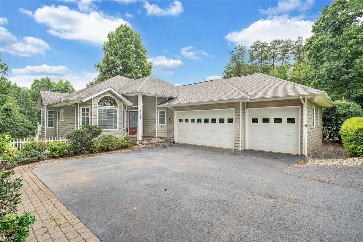 1914 Buccaneer RD - Photo 2