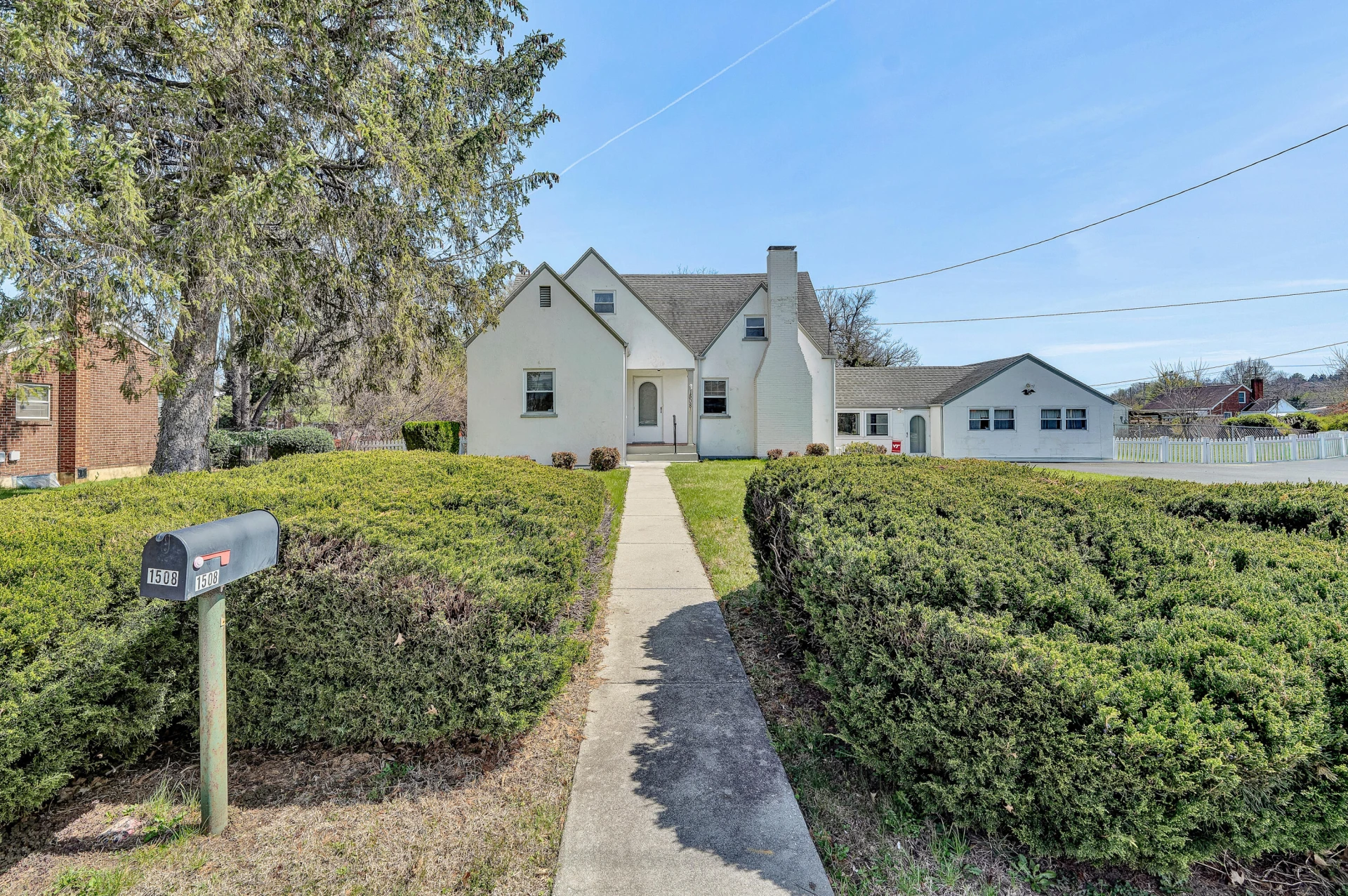 1508 Orchard DR - Photo 3