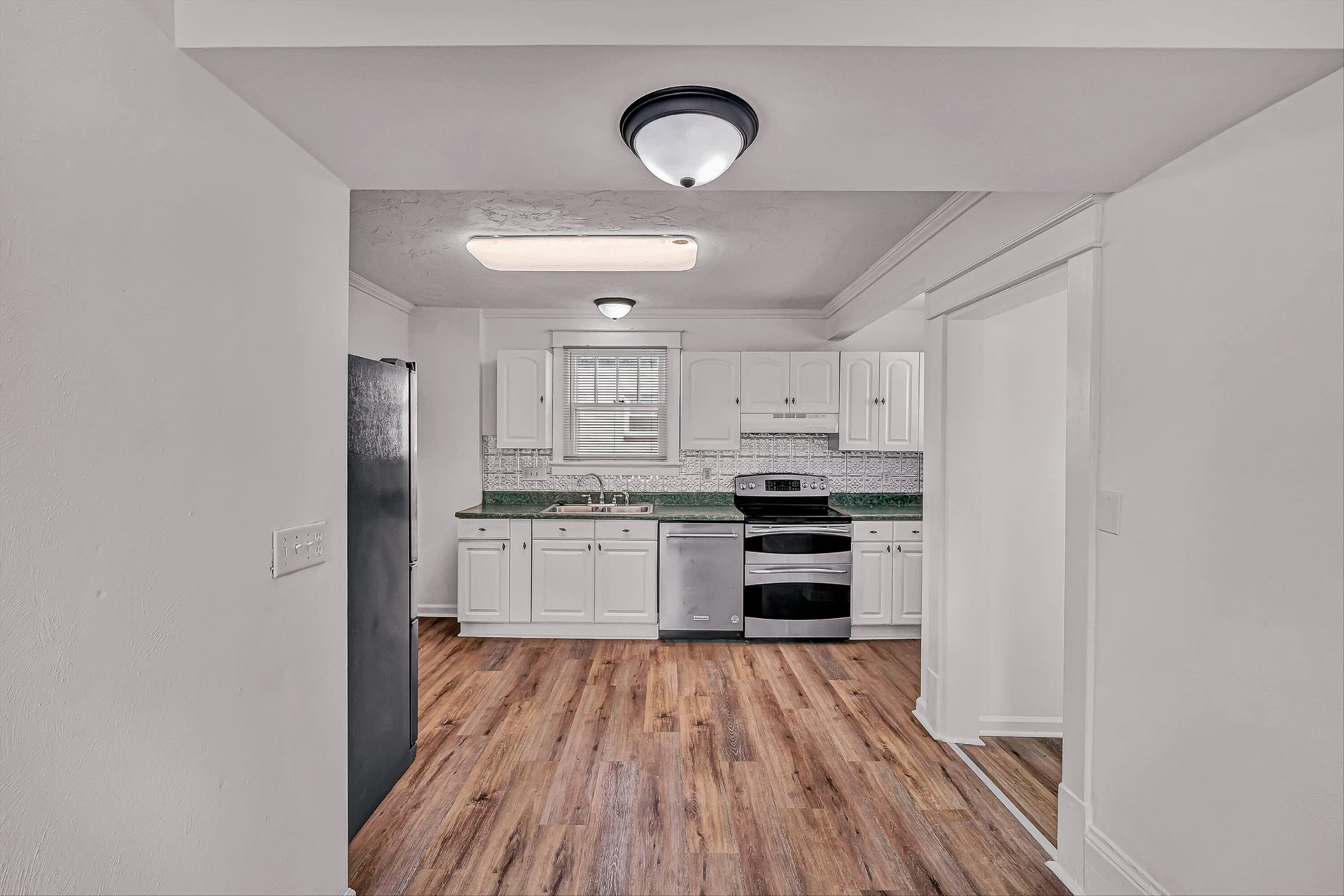 1001 Woodrow AVE SE - Photo 10
