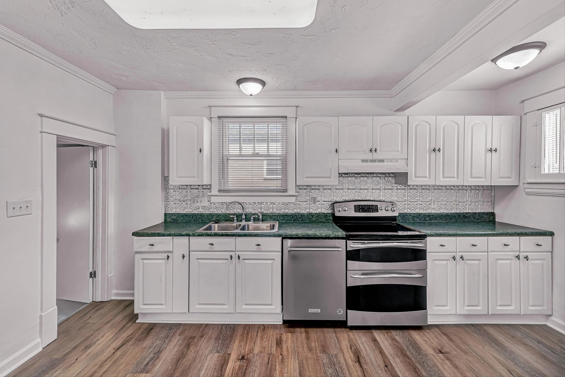 1001 Woodrow AVE SE - Photo 11