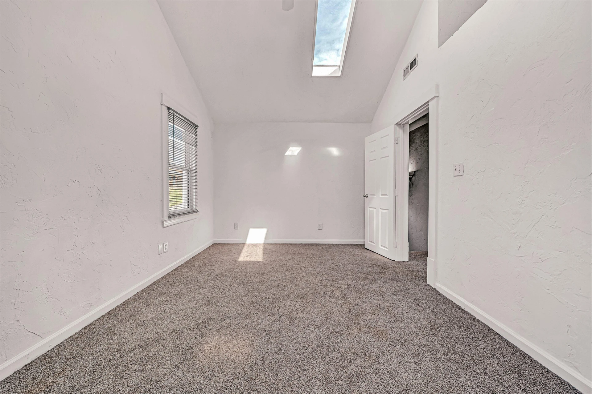 1001 Woodrow AVE SE - Photo 17