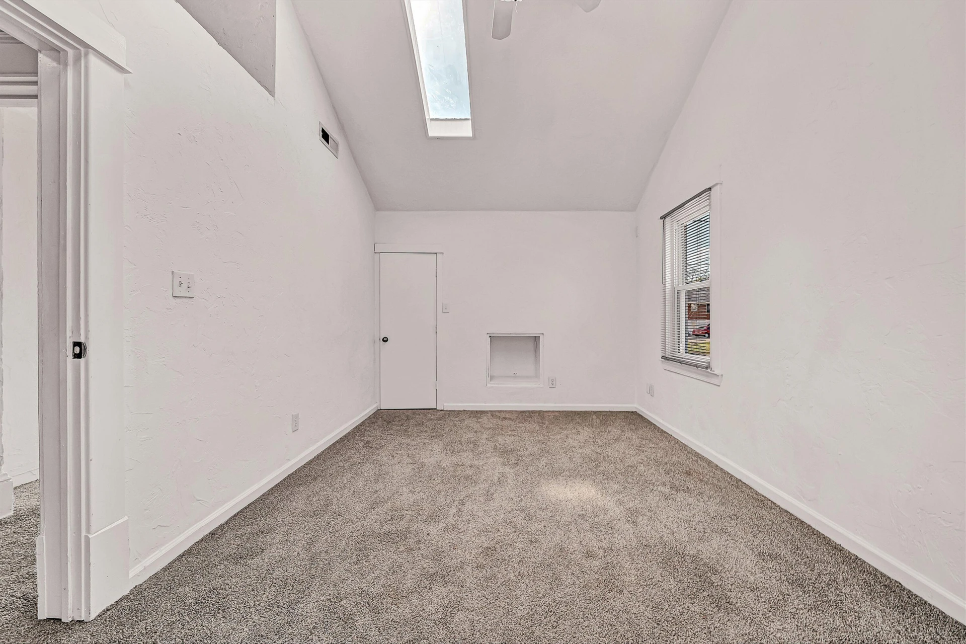 1001 Woodrow AVE SE - Photo 18