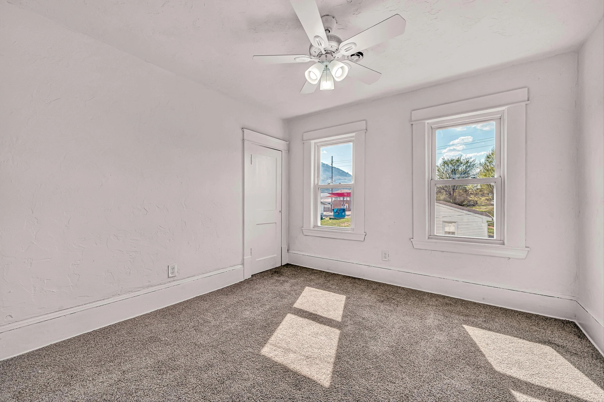 1001 Woodrow AVE SE - Photo 19