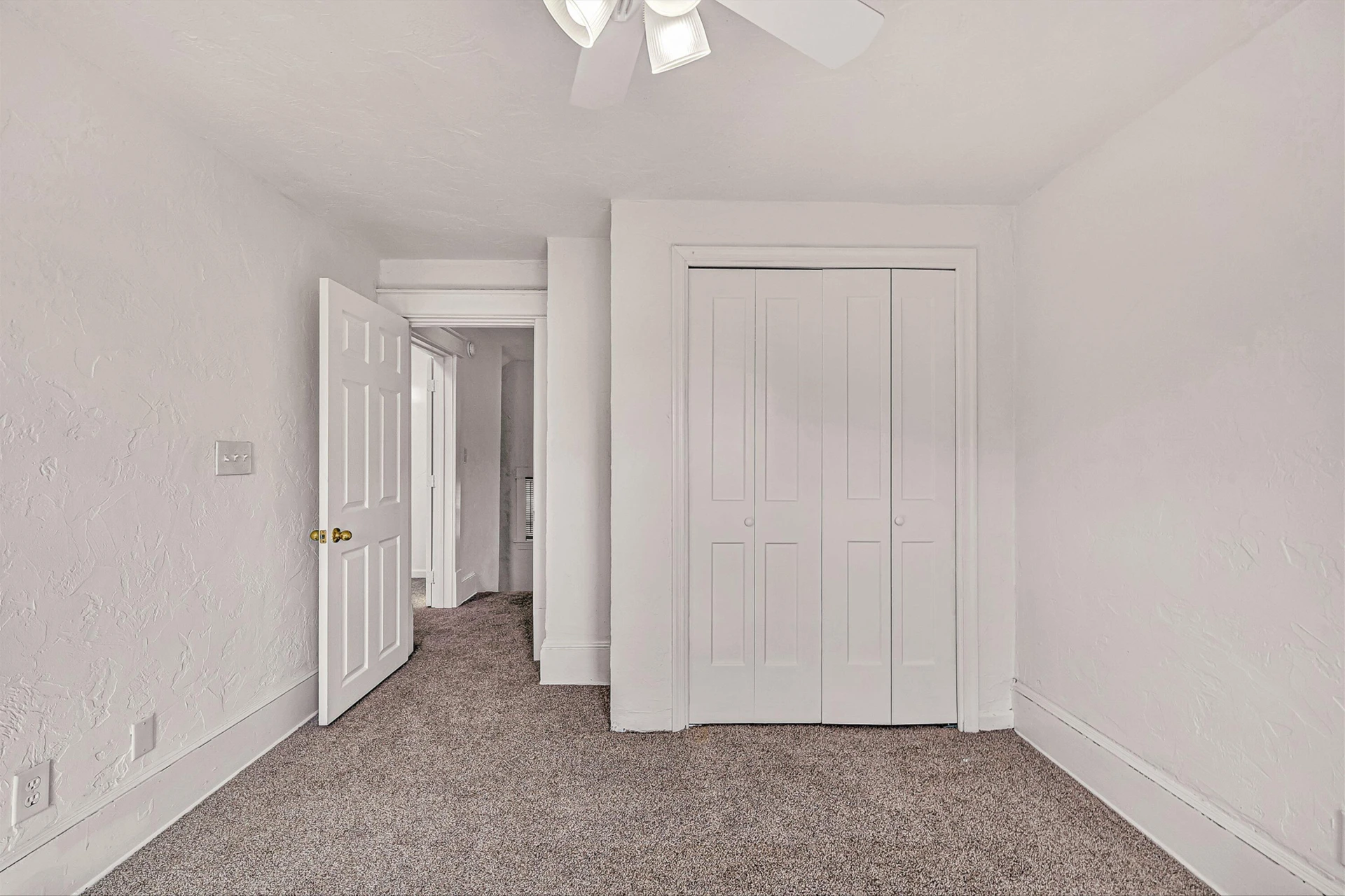 1001 Woodrow AVE SE - Photo 20