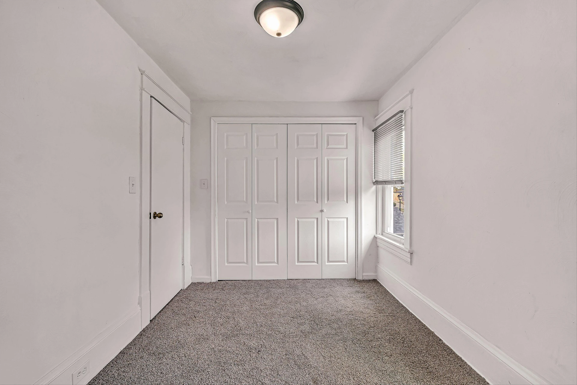 1001 Woodrow AVE SE - Photo 23