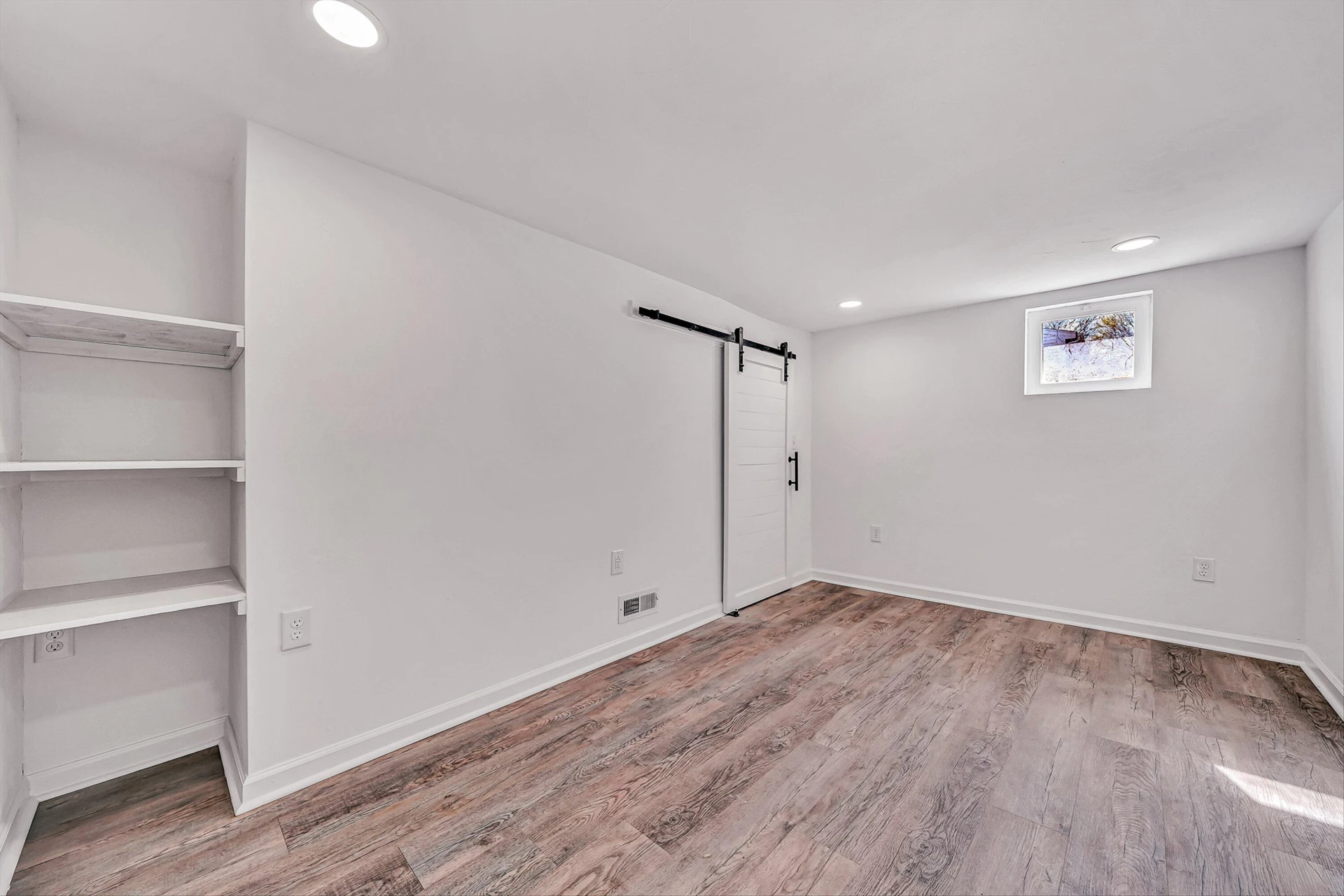 1001 Woodrow AVE SE - Photo 26