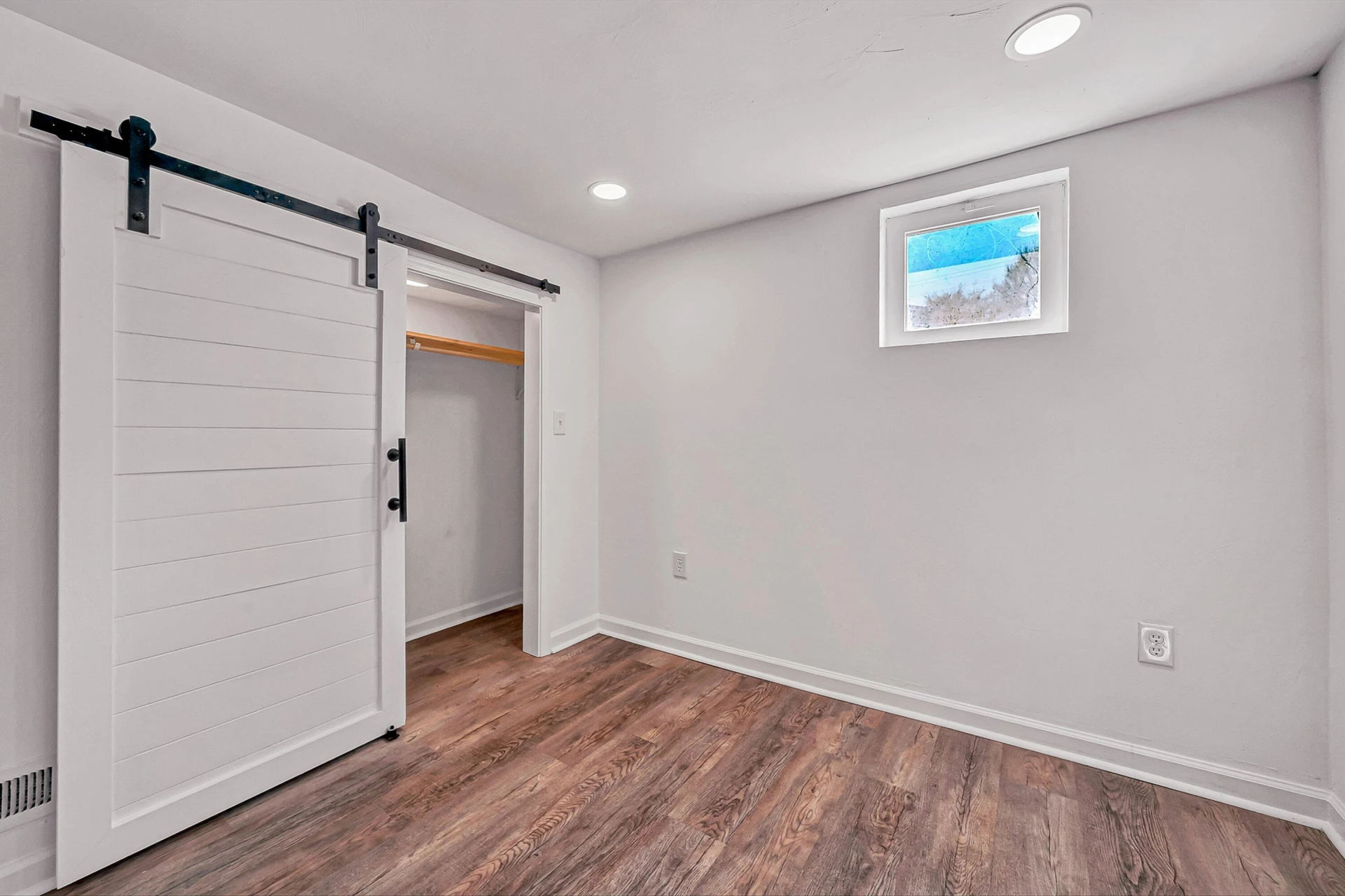 1001 Woodrow AVE SE - Photo 28