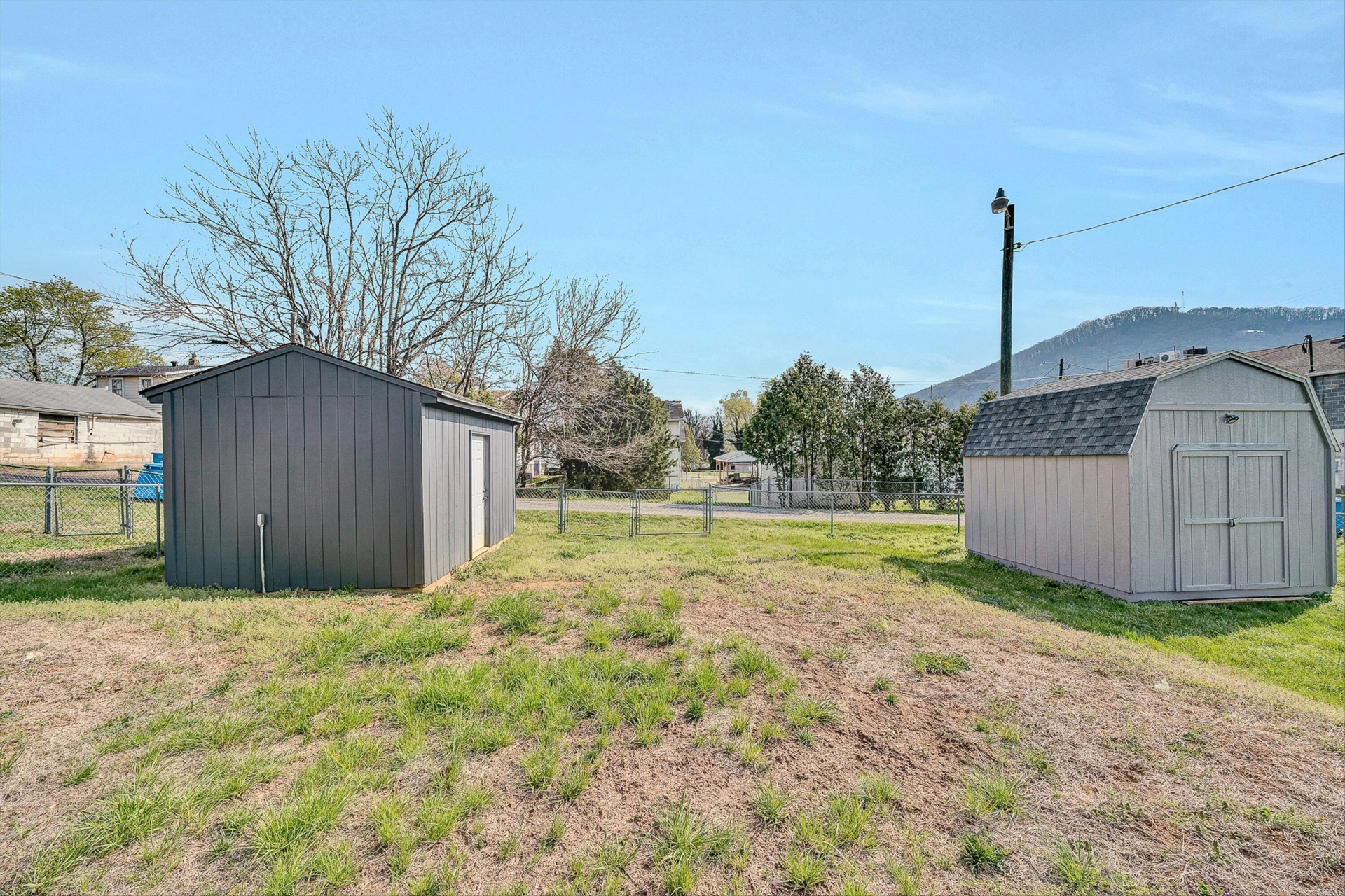 1001 Woodrow AVE SE - Photo 38