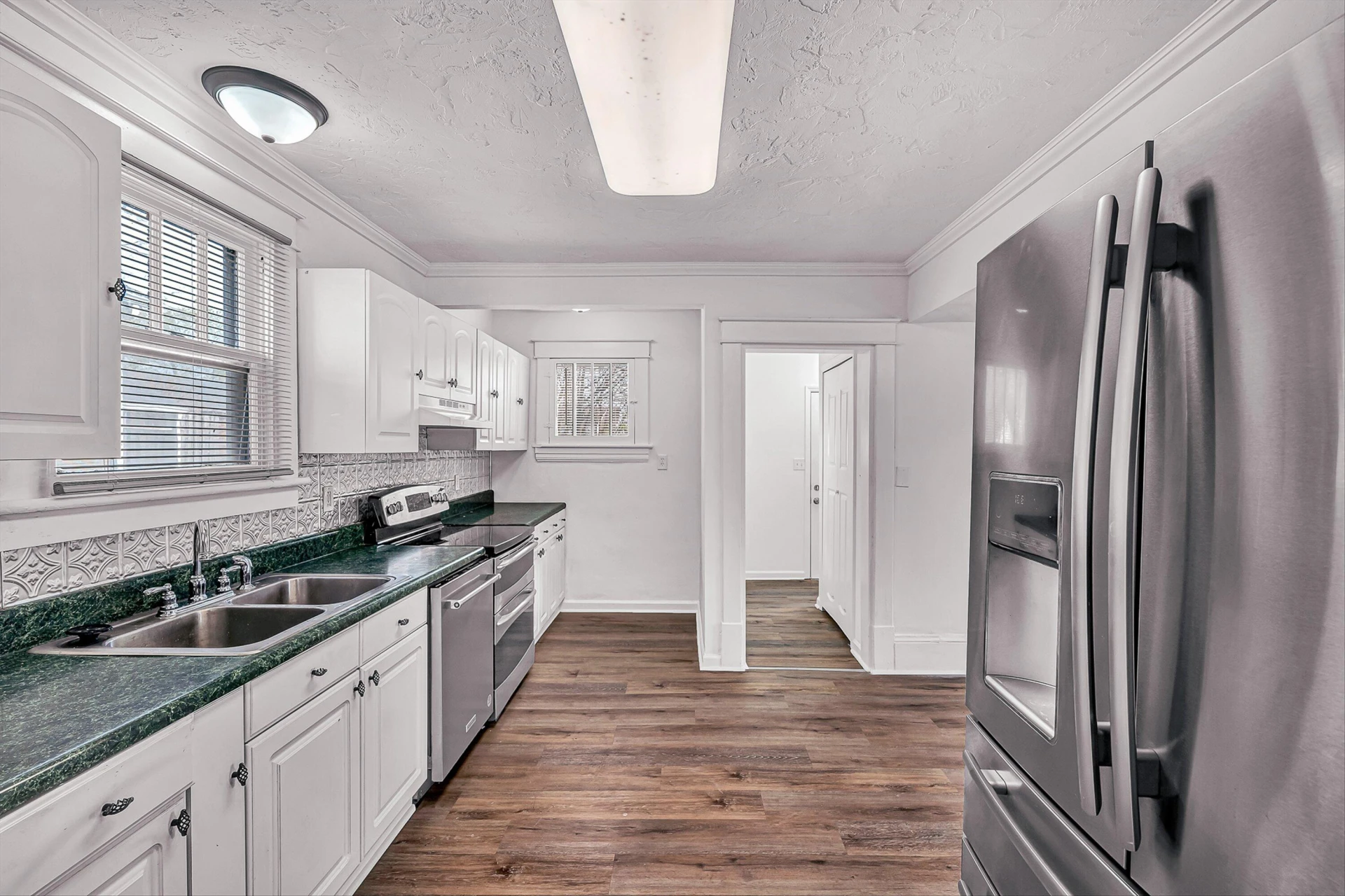 1001 Woodrow AVE SE - Photo 9