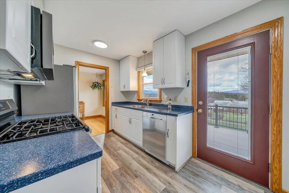 403 Lake AVE - Photo 14