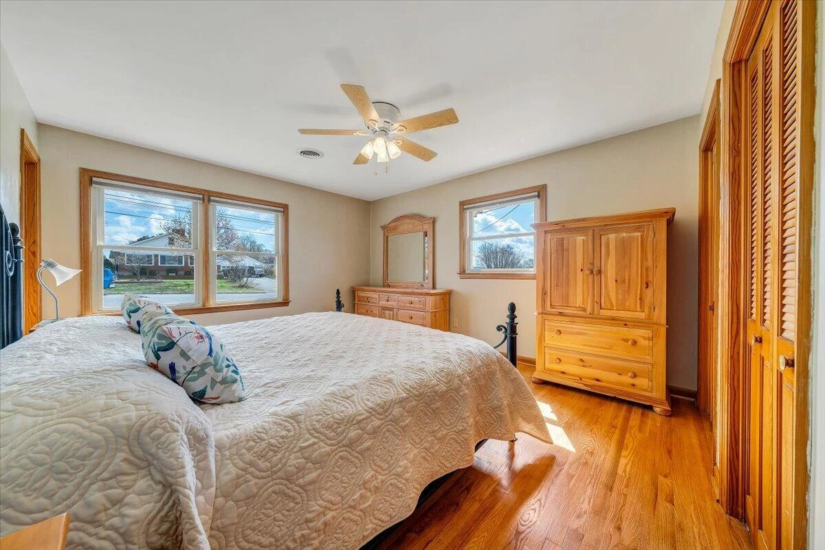 403 Lake AVE - Photo 16